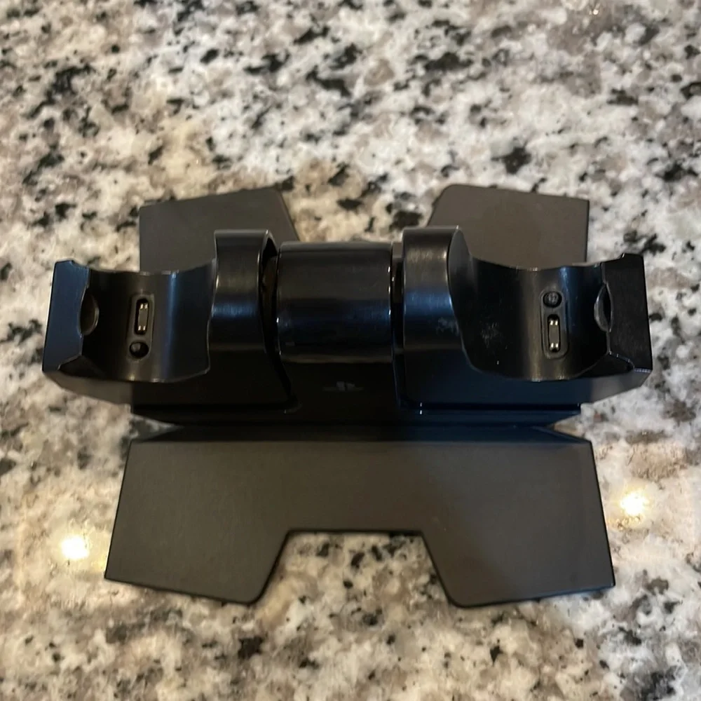 PS4 Dual Charging Stand - Picture 2 of 8
